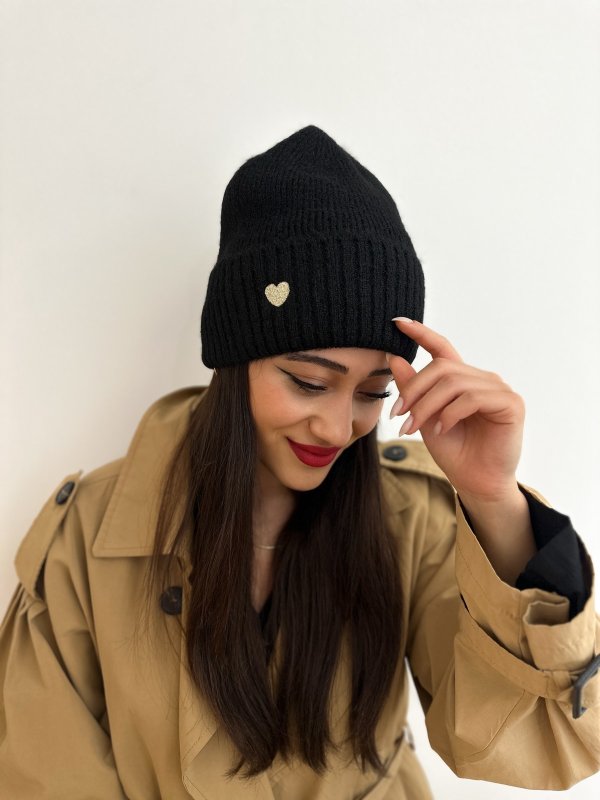 Siyah Renk Gold Kalp Nakışlı Bere