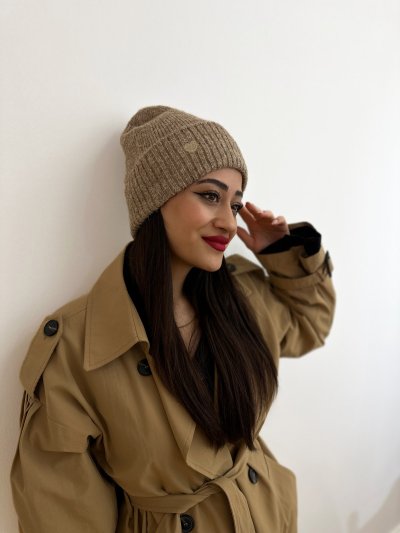 Camel Renk Gold Kalp Nakışlı Bere