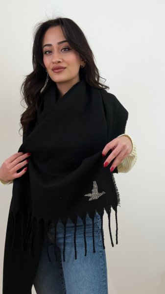 Siyah Renk İşleme Detay Marka Model Şal