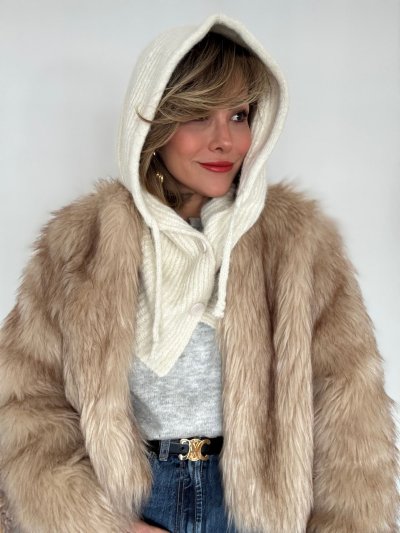 Ekru Renk Yumuşak Dokulu Düğmeli Balaclava