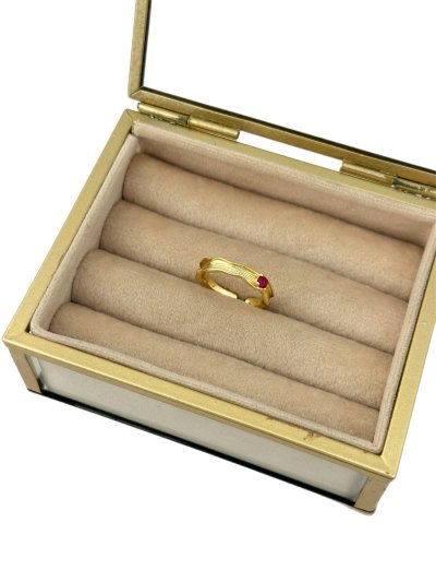 Özel Seri Tırtıklı Kıvrımlı Plaka Üzeri Fuşya Taş Detay Ayarlanabilir Yüzük