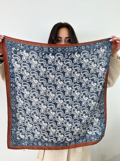 Kahverengi Kenar Lacivert Renk Etnik Desenli Pamuklu Fular (70 x 70)