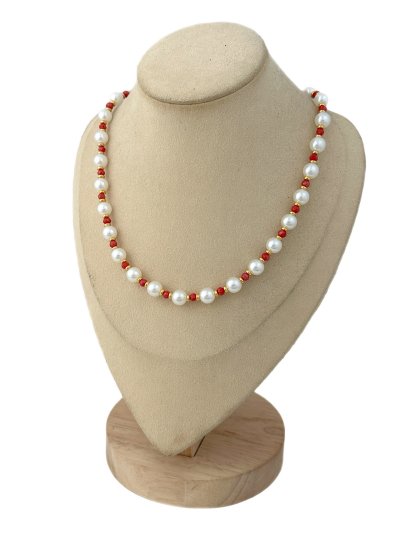 Suni İnci Kristal Kırmızı Taş ve Gold Biye Detay Kolye (47 Cm)